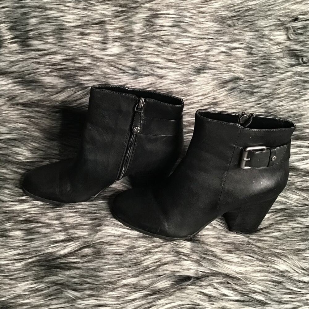 Isaac Mizrahi Black Leather Ankle Boots 7M - Picture 7 of 8